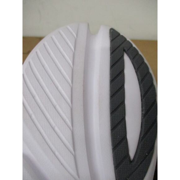 USED Saucony Women's Kinvara 12, black/silver - size 11 - Picture 5 of 10